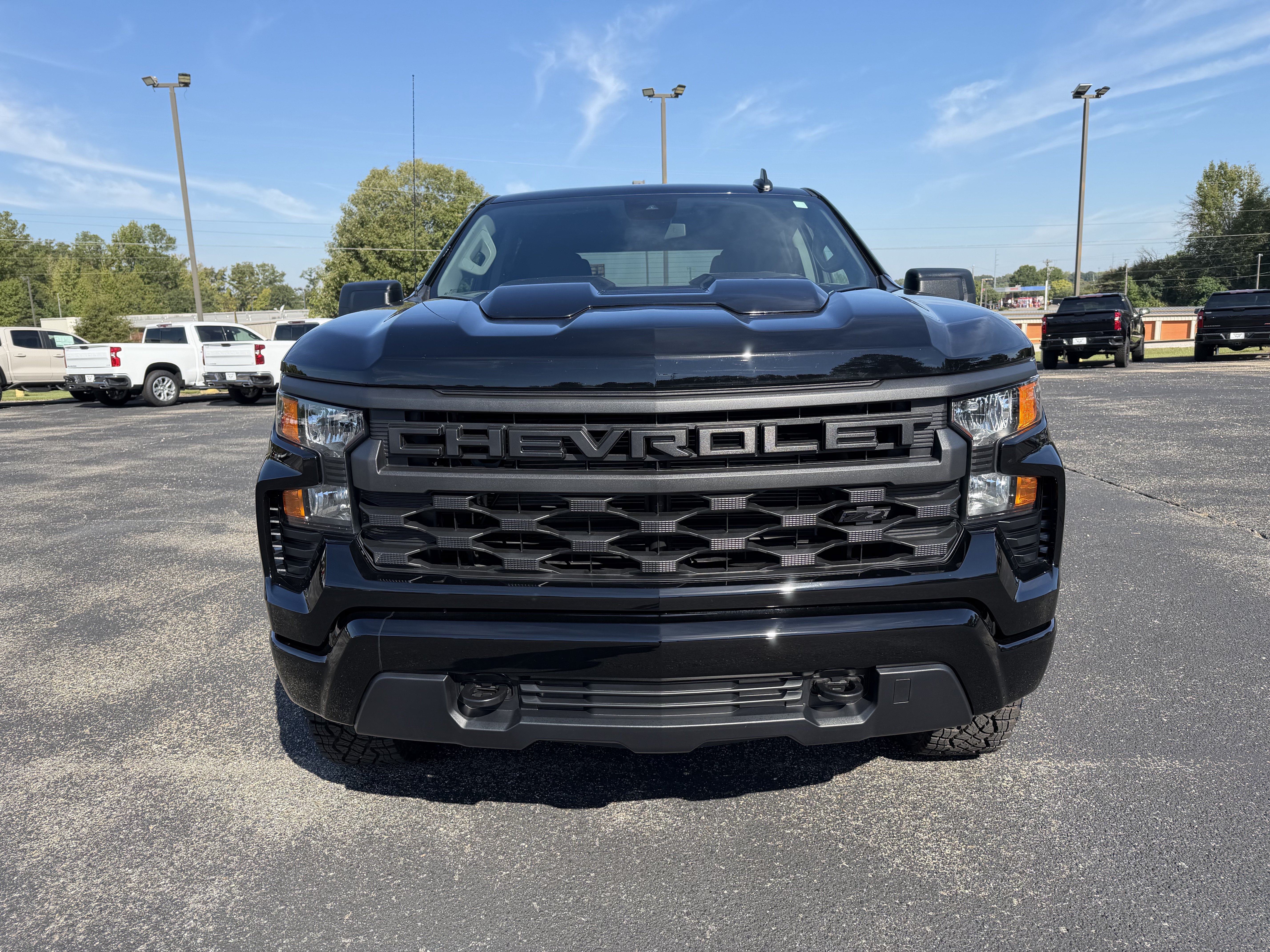 Used 2026 Chevrolet Silverado 1500 Custom Trail Boss w/ Dark Appearance Package AWD/4WD image 7