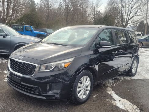 Used 2018 Kia Sedona L image 4