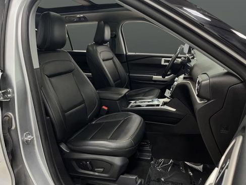 Used 2023 Ford Explorer XLT AWD/4WD image 30