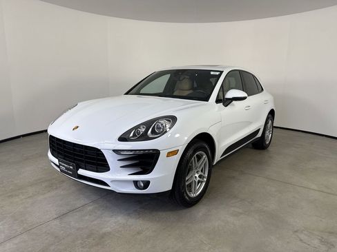 Certified 2018 Porsche Macan image 1