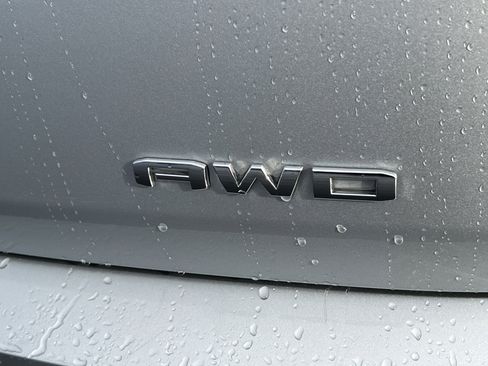 Used 2022 GMC Terrain SLE w/ Driver Convenience Package image 10