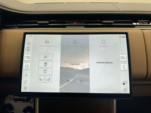 Used 2025 Land Rover Range Rover SE image 11