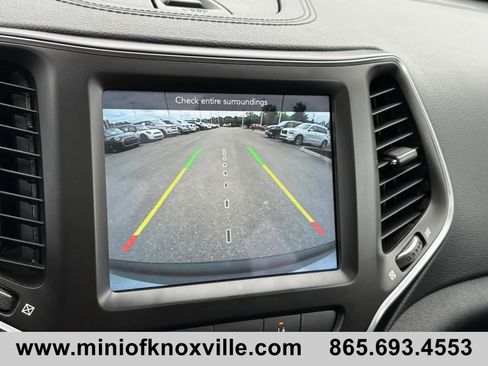 Used 2022 Jeep Cherokee Latitude Lux w/ Sun & Sound Group AWD/4WD image 32