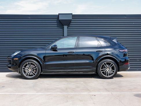 Certified 2023 Porsche Cayenne image 2