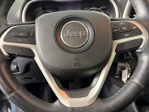 Used 2014 Jeep Cherokee Trailhawk w/ Cold Weather Group AWD/4WD image 16