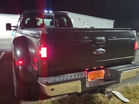 Used 2016 Ford F350 Lariat w/ Lariat Interior Package image 7