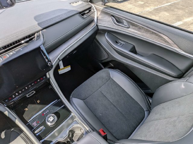 New 2027 Jeep Grand Cherokee Altitude AWD/4WD image 20