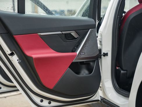 Used 2025 BMW 530i xDrive w/ Premium Package image 29