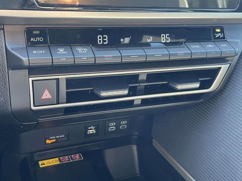 Used 2025 Toyota Camry SE image 18