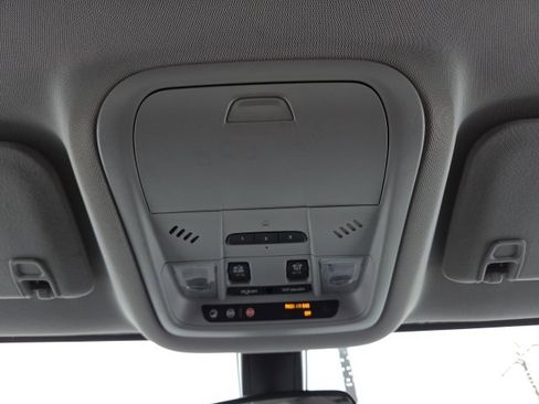 Used 2018 GMC Acadia SLE image 13