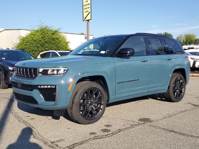 New 2027 Jeep Grand Cherokee Summit AWD/4WD image 3