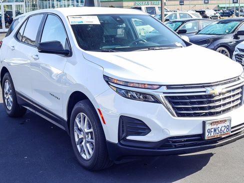 Used 2022 Chevrolet Equinox LS w/ LS Convenience Package image 18