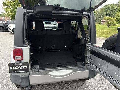 Used 2018 Jeep Wrangler Unlimited Sahara AWD/4WD image 21