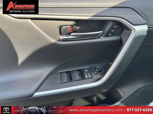 Used 2021 Toyota RAV4 Limited image 18