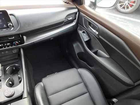 Used 2022 Nissan Rogue SV w/ SV Premium Package image 19