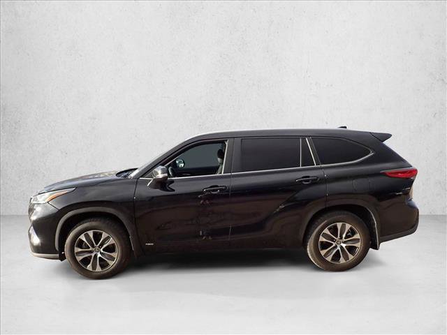 Used 2023 Toyota Highlander XLE AWD/4WD image 2