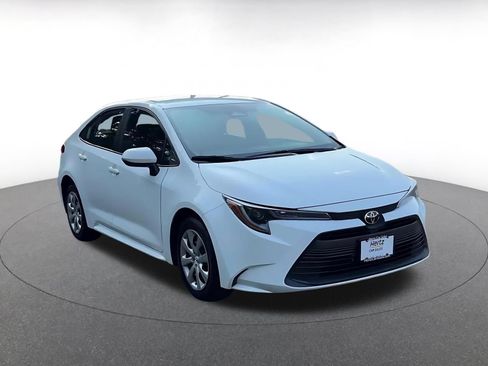 Used 2025 Toyota Corolla LE FWD image 3