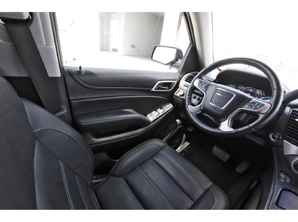 Used 2018 GMC Yukon Denali w/ Open Road Package AWD/4WD image 8