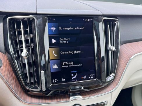 Used 2021 Volvo XC60 T5 Momentum w/ Climate Package image 20