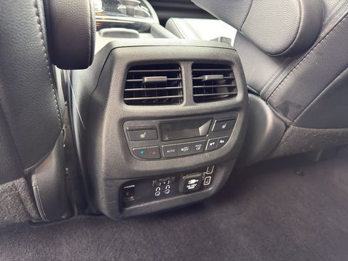 Used 2021 Honda Pilot Touring image 16