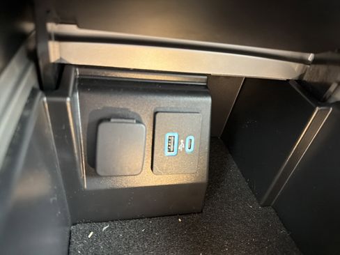 Used 2021 Ford Explorer XLT w/ Equipment Group 202A image 20