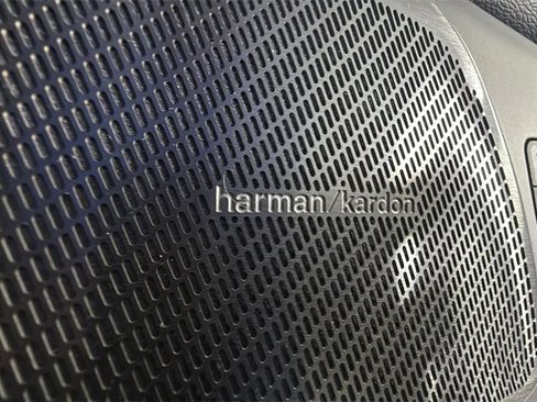 Used 2025 Volvo XC60 T8 Ultra w/ Protection Package Premier image 33