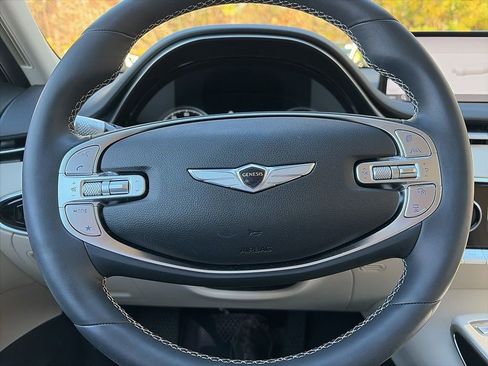 Used 2025 Genesis GV70 2.5T image 11