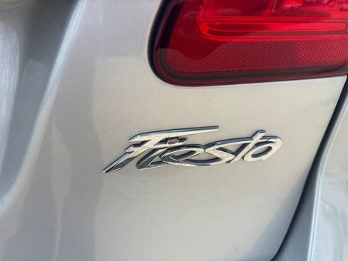 Used 2012 Ford Fiesta SE w/ Super Fuel Economy Pkg FWD image 5