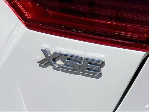 Used 2018 Toyota Camry XSE FWD image 30