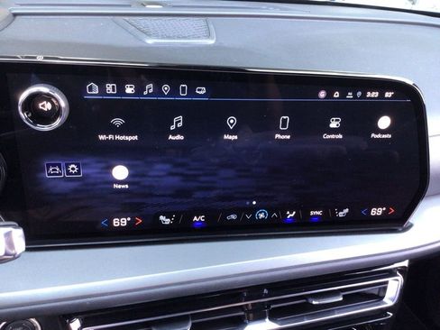 New 2025 Chevrolet Traverse LT w/ Enhanced Driving Package image 28