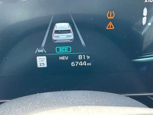 Used 2024 Kia Niro EX image 31