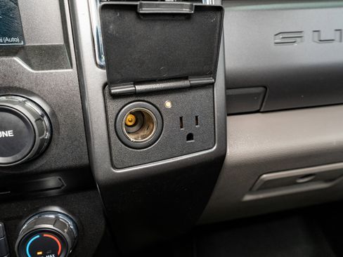 Used 2017 Ford F250 XLT w/ XLT Premium Package image 21