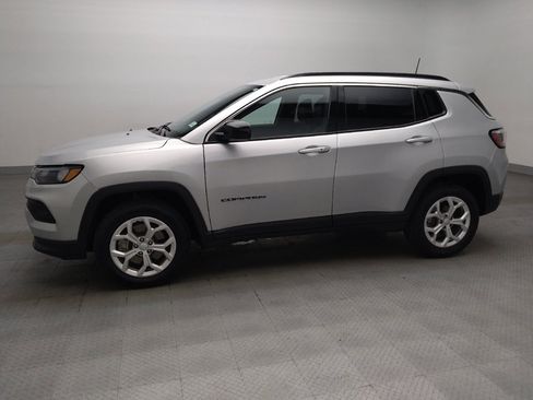 Used 2024 Jeep Compass Latitude AWD/4WD image 2