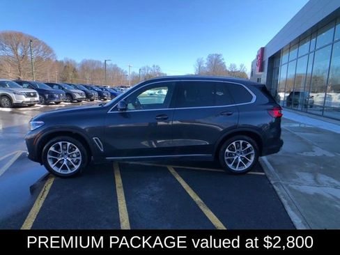 Used 2021 BMW X5 xDrive40i w/ Premium Package image 3