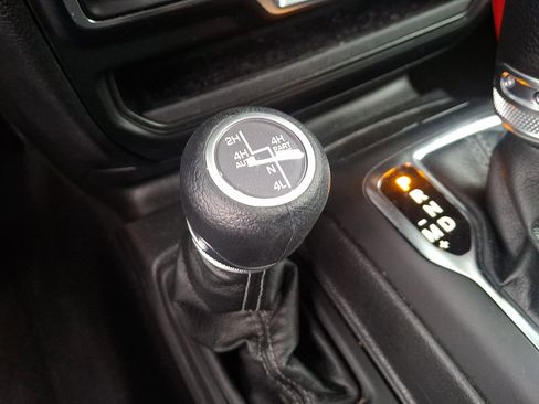 Used 2025 Jeep Wrangler Unlimited Sahara image 23