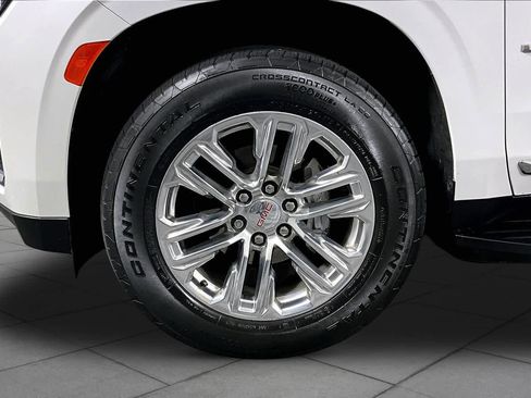 Certified 2023 GMC Yukon XL SLT w/ SLT Premium Package AWD/4WD image 11