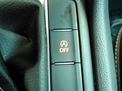 Used 2022 Volkswagen Taos SE image 45