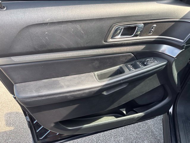 Used 2018 Ford Explorer XLT FWD image 16