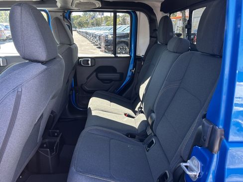 New 2025 Jeep Gladiator Sport image 31