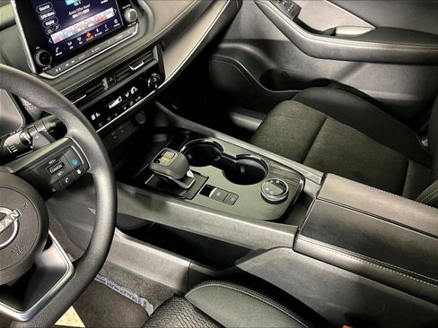 Certified 2024 Nissan Rogue SV AWD/4WD image 18