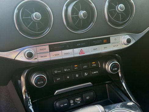 Used 2018 Kia Stinger Premium image 15