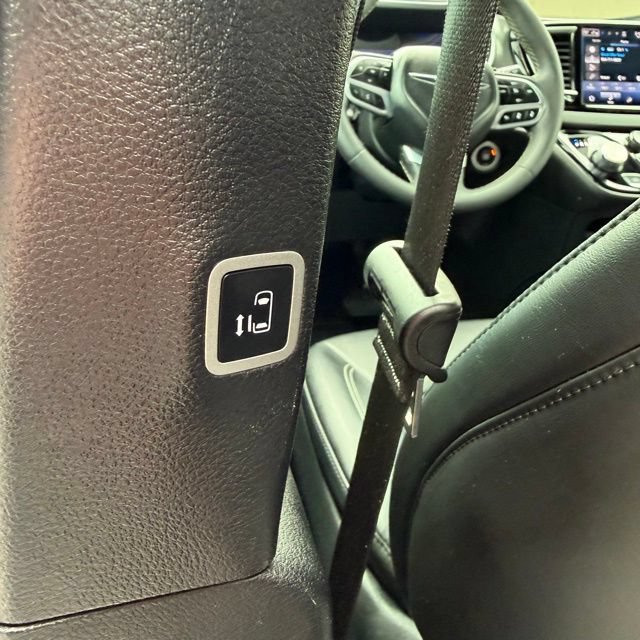 Used 2025 Chrysler Pacifica Select FWD image 42