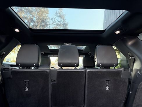 Used 2020 Land Rover Discovery SE image 20