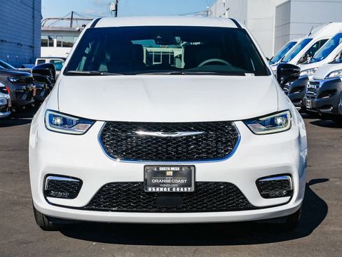 New 2026 Chrysler Pacifica Select image 2