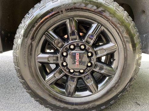 Used 2024 GMC Sierra 2500 AT4 w/ Technology Package AWD/4WD image 48