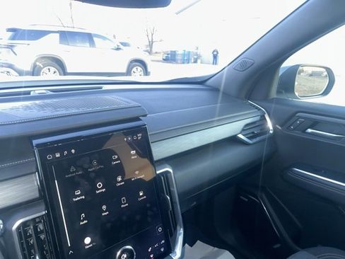 Used 2025 GMC Acadia Elevation image 24