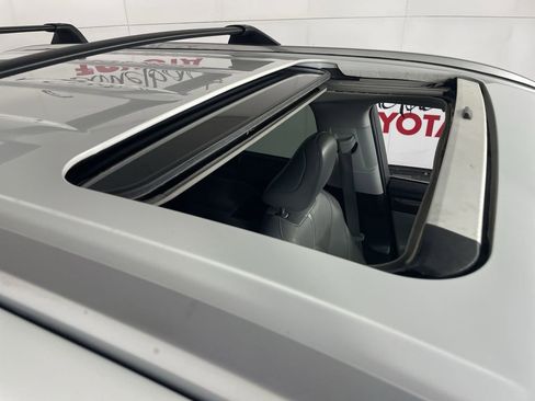 Used 2022 Toyota Highlander Limited image 10