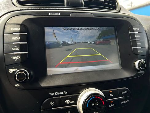 Used 2019 Kia Soul + FWD image 15