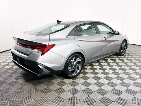 Used 2024 Hyundai Elantra Limited FWD image 9