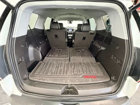 Used 2020 GMC Acadia SLT w/ LPO, Floor Liner Package FWD image 7